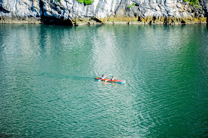 kayaking halong bay